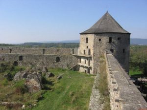 Bzovík (opevnený kláštor) - galéria