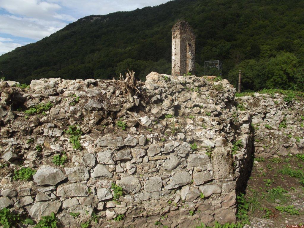 Kláštor Gombasek (ruiny)